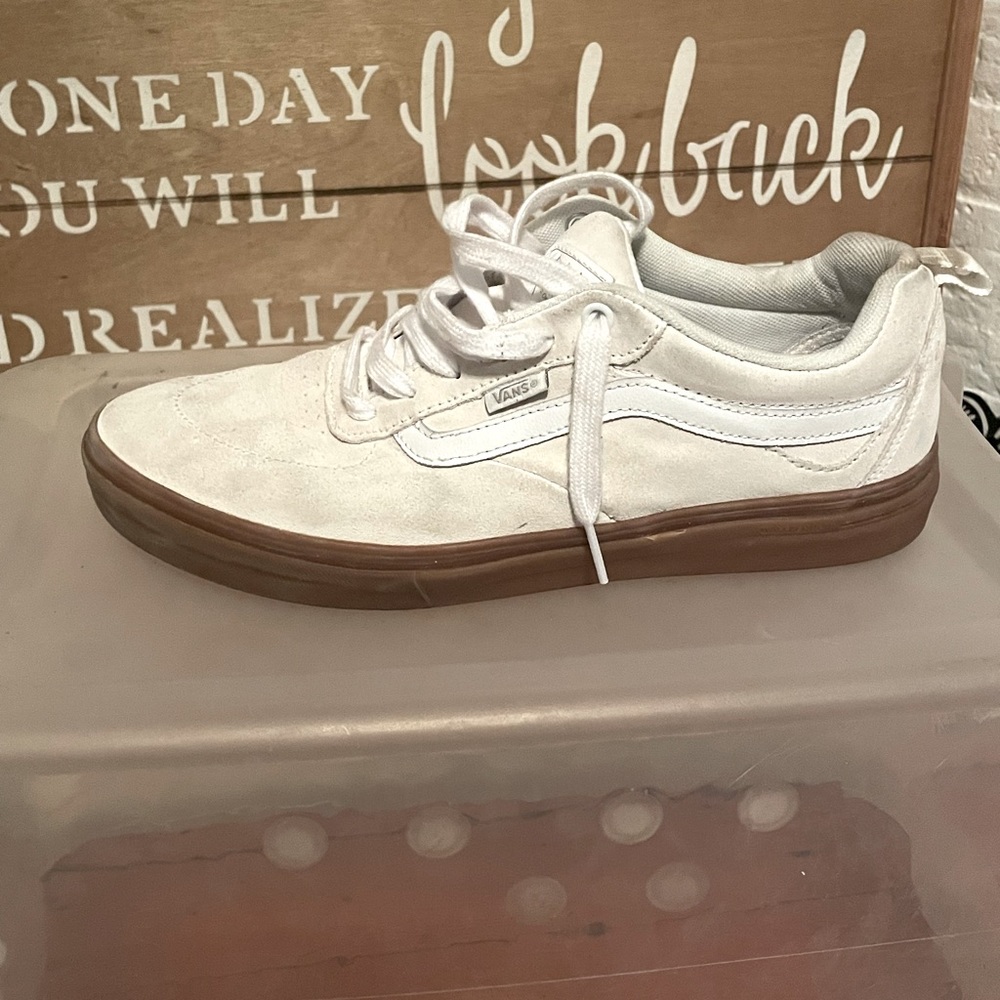 Mens size 10 Low top vans! Worn but still in good condition! 8/10 condition